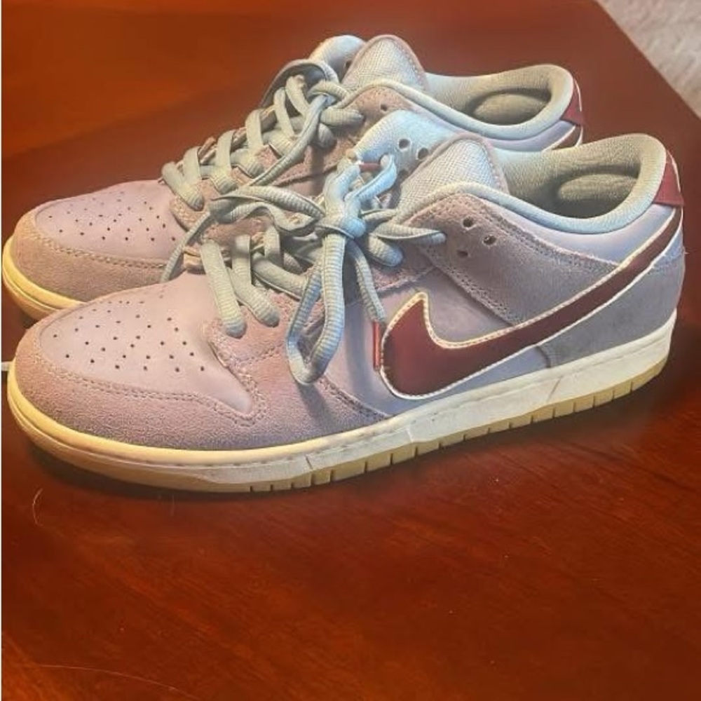 Nike Men’s Blue and Maroon Sneakers